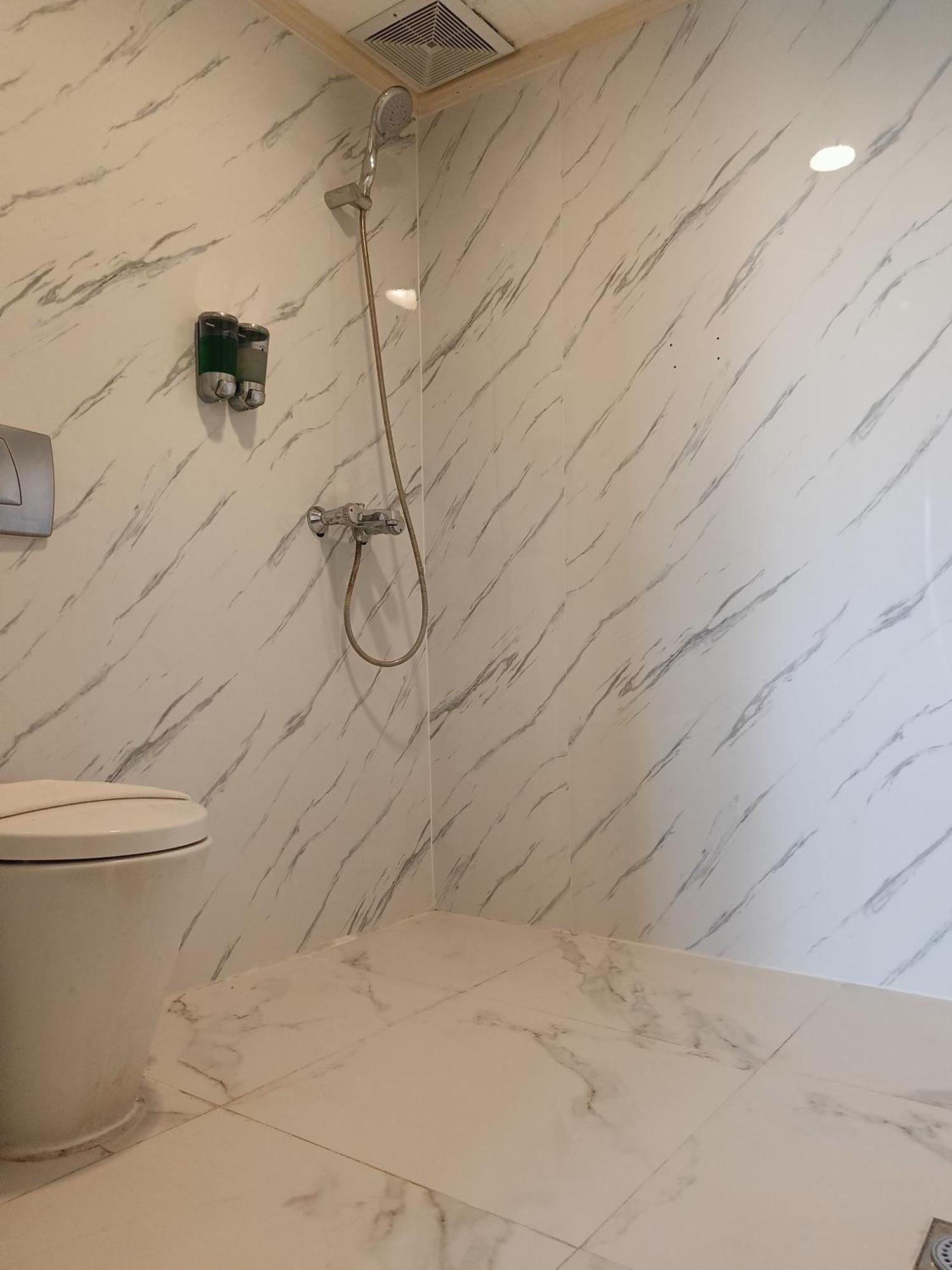 Lux Tychi Hotel Malang Buitenkant foto