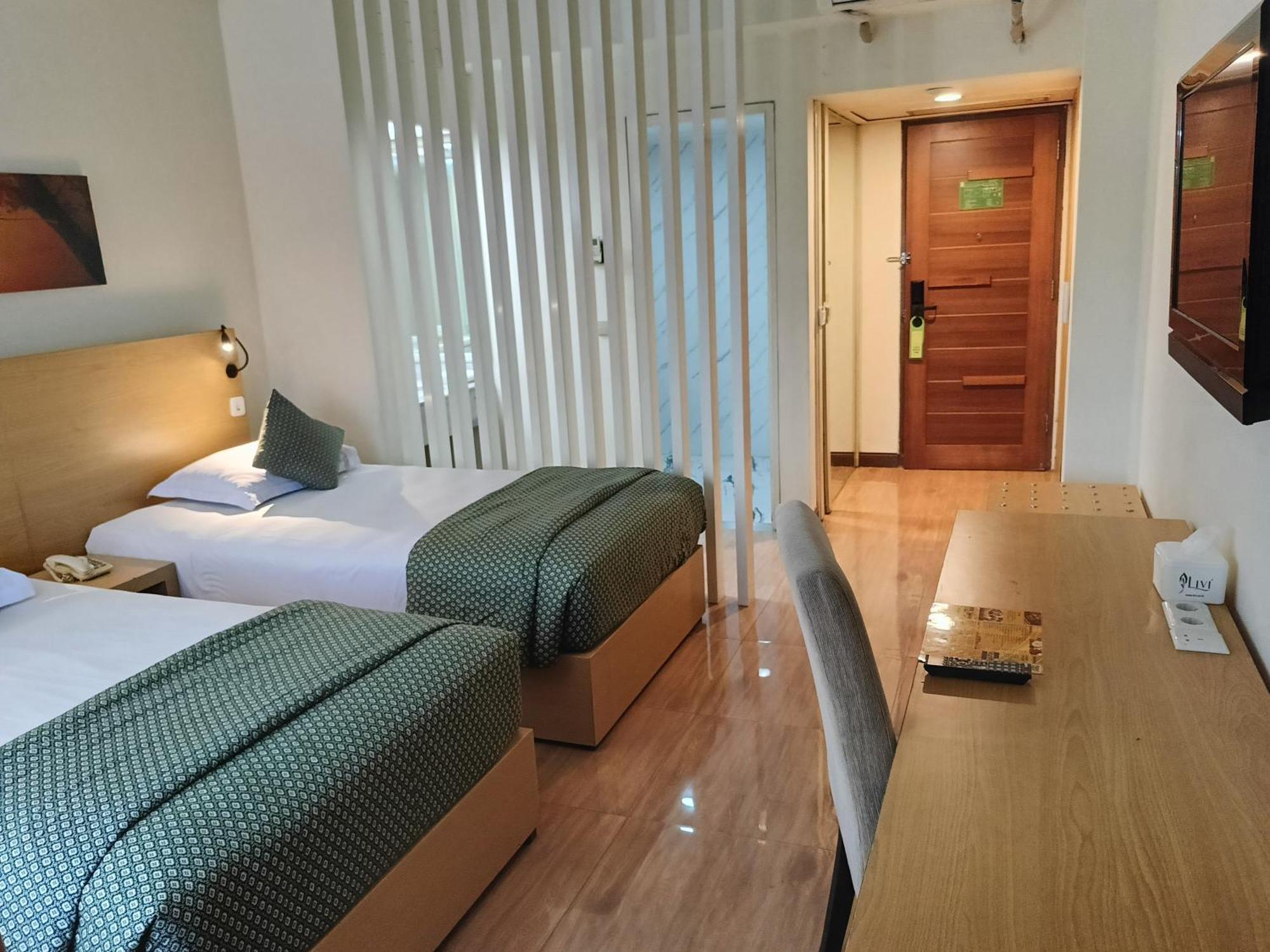 Lux Tychi Hotel Malang Buitenkant foto