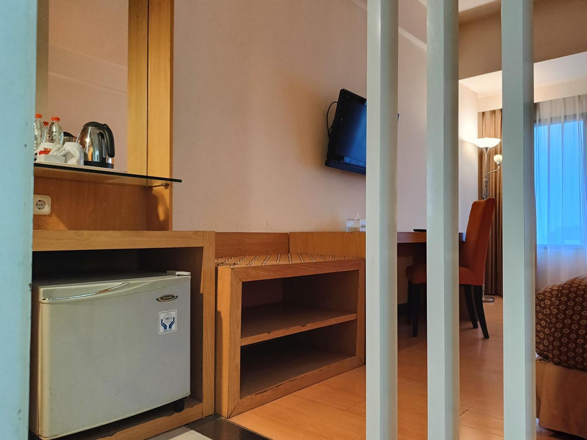 Lux Tychi Hotel Malang Buitenkant foto